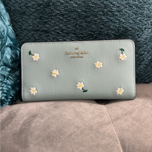 Kate Spade Daisy Embroidered Wallet, Like New - Picture 11 of 12